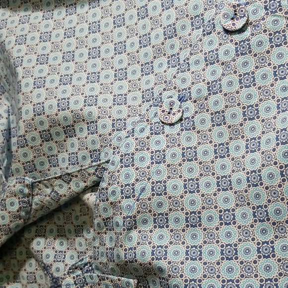 🌼 happy light weight button up blue flowered top - Picture 8 of 11